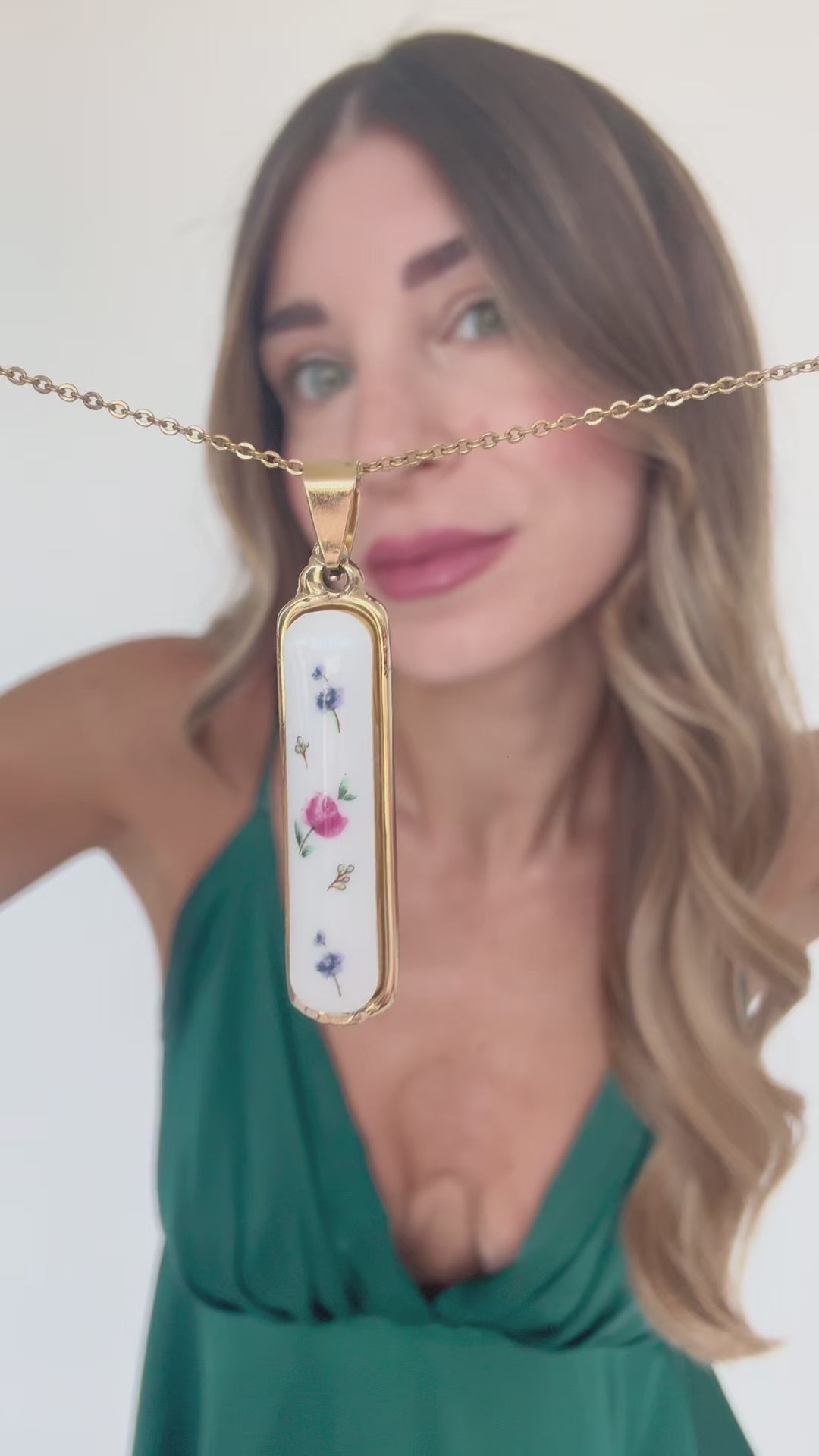 Carica il video: 
